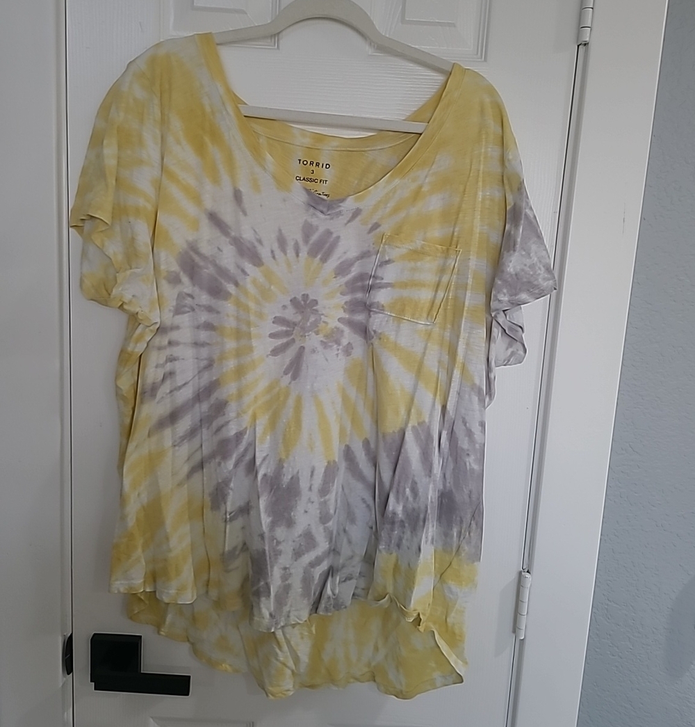 TWO SHIRTS torrid Yellow and Gray Tie-Dye V-Neck Pocket Tee AND Floral